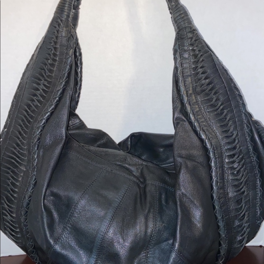 Clever Carriage Saint Tropez black leather handbag